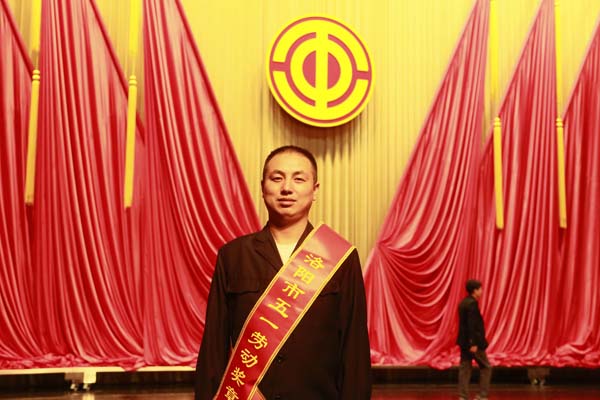 “博天堂918劳模的青春回覆”系列报路之河南省劳动圭表王乐乐