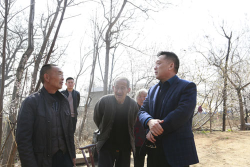 博天堂918党委书记李占明深刻穷困户调研，助力精准扶贫
